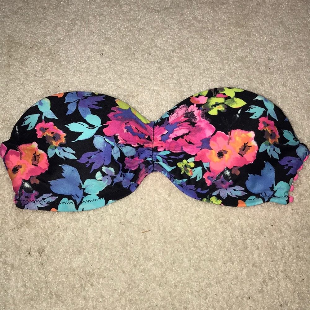 Xhilaraton women's bathing suit top